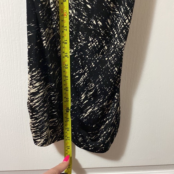 Forever 21 black and white dress - Picture 3 of 3